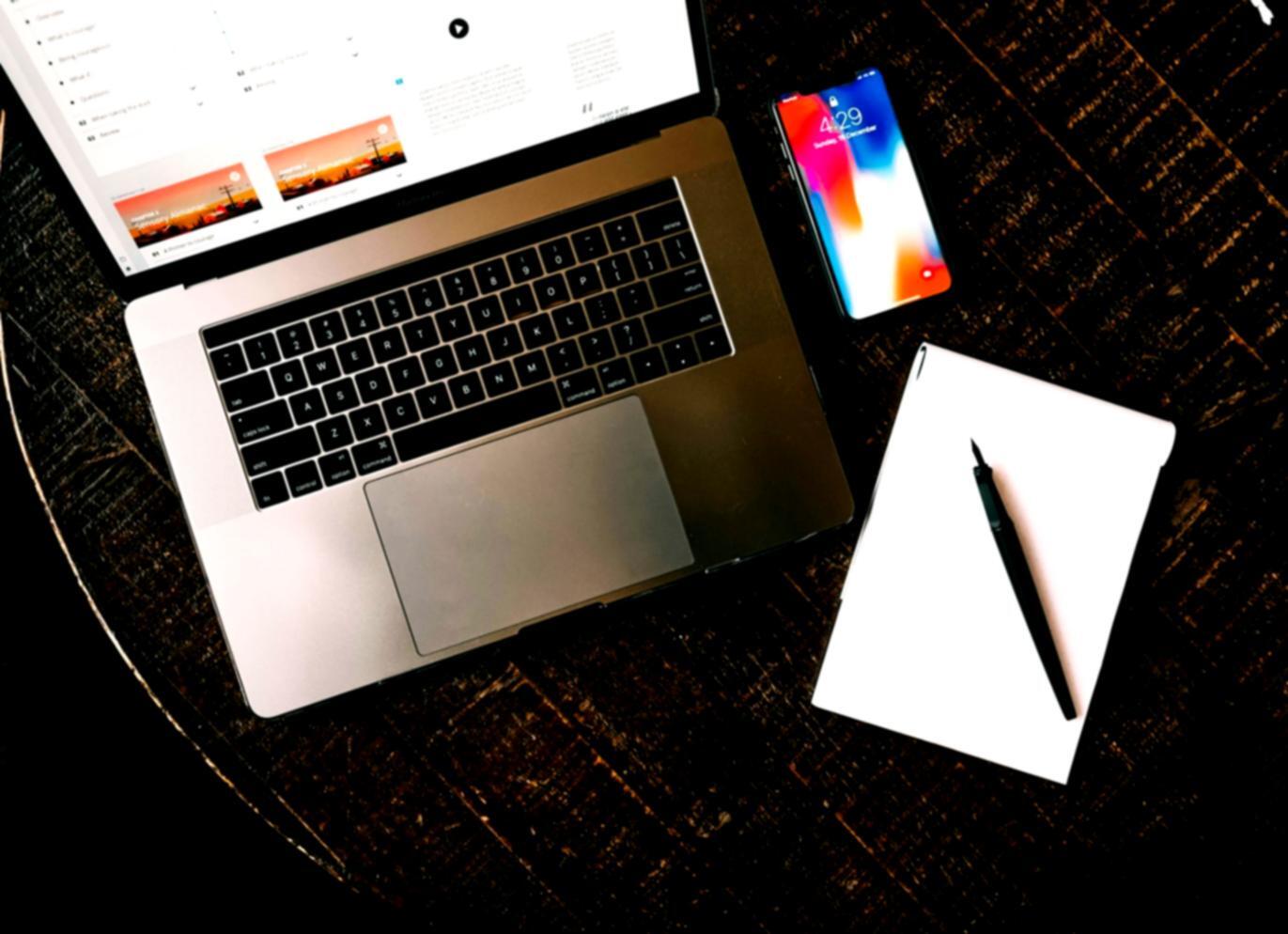 研究開発部門での作業風景